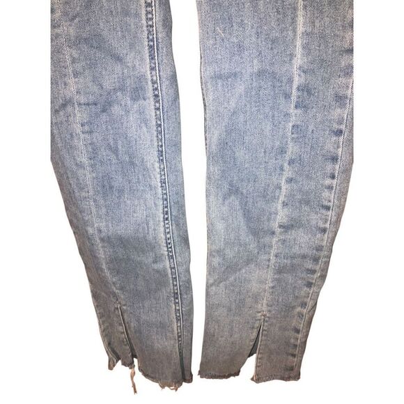 384. Urban revivo high rise straight leg light wash jeans size 4 - Picture 4 of 6